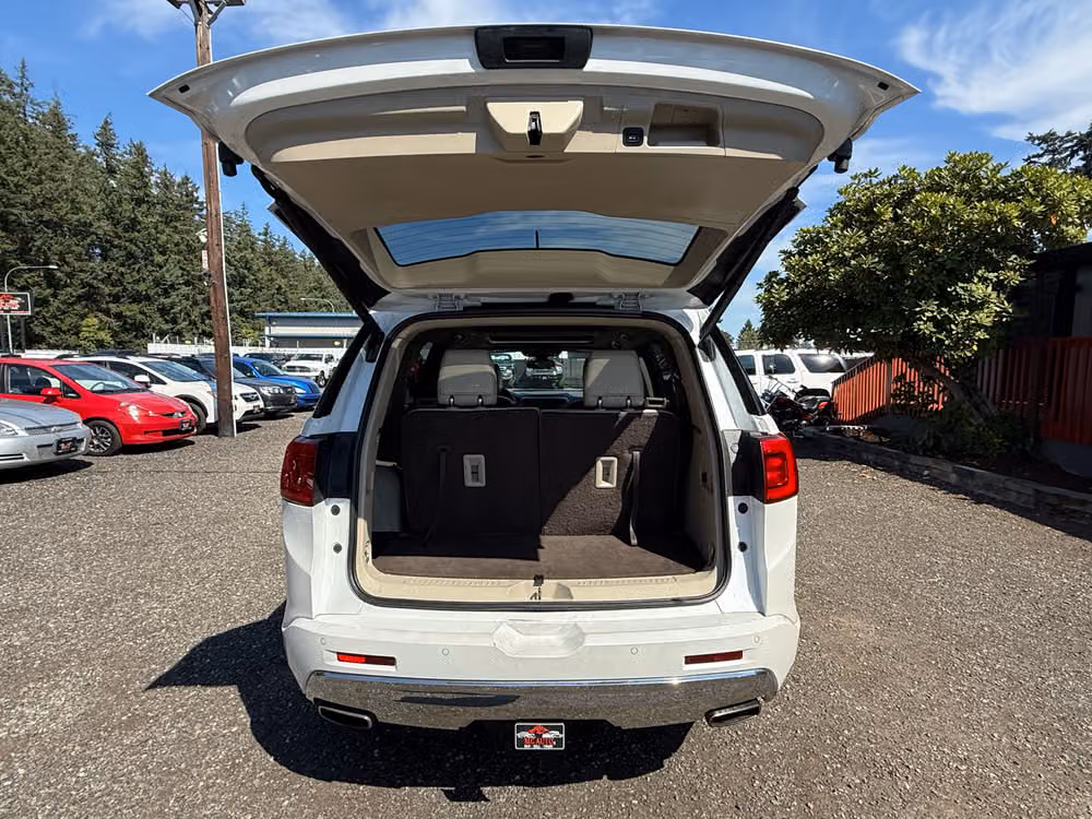 2017 GMC Acadia Denali Image 11