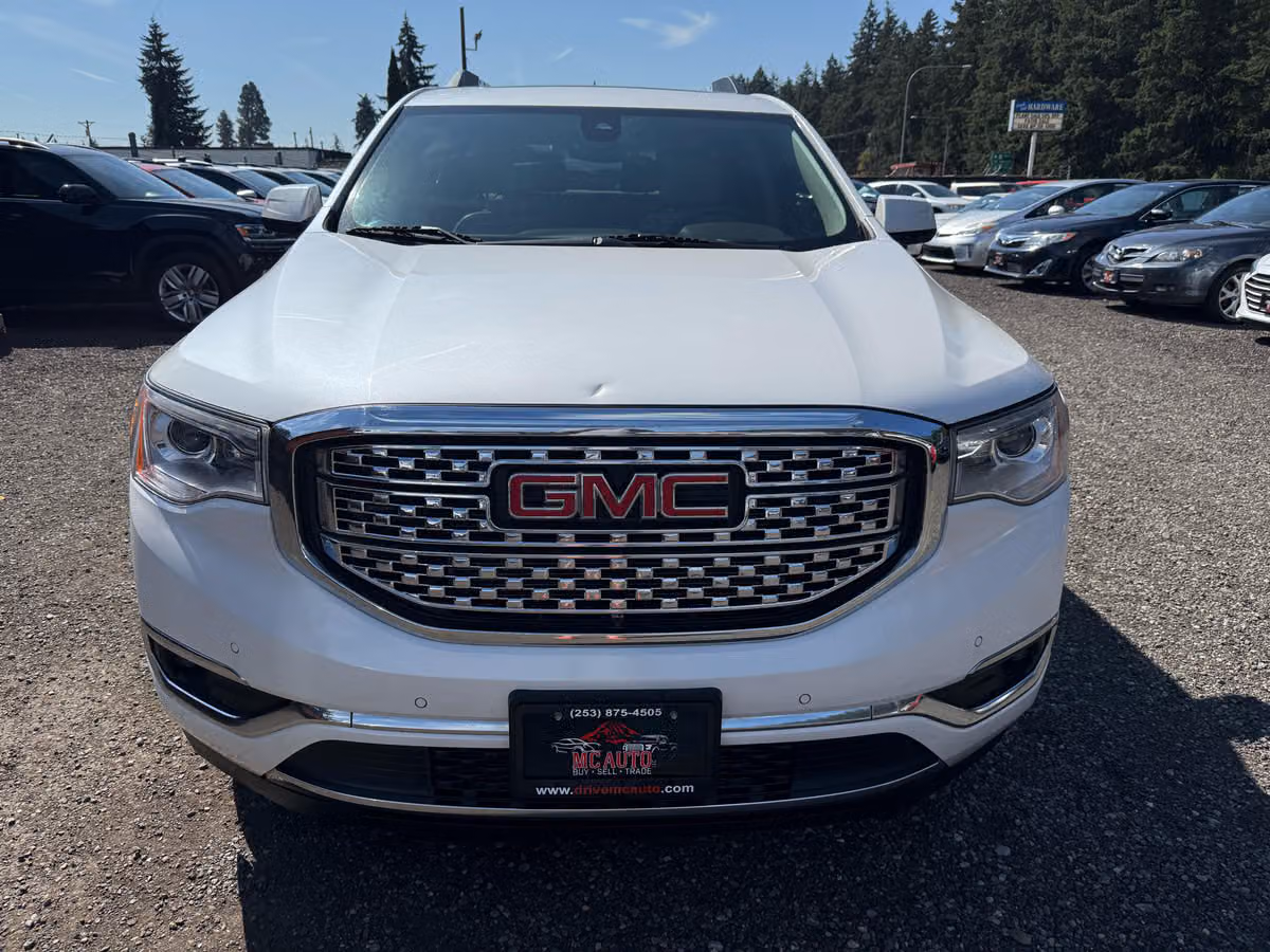 2017 GMC Acadia Denali Image 3