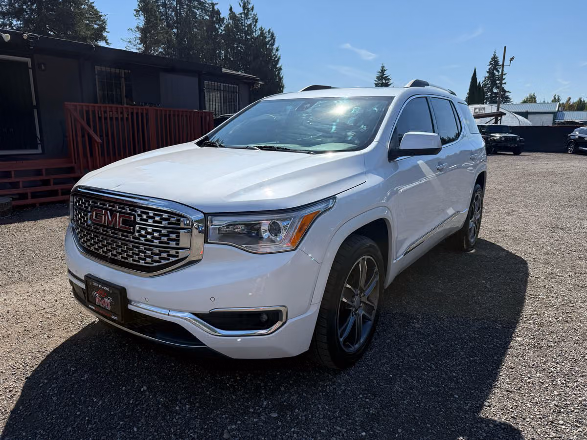 2017 GMC Acadia Denali Image 4