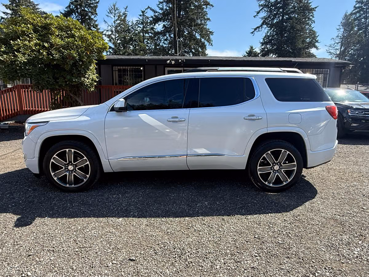 2017 GMC Acadia Denali Image 5
