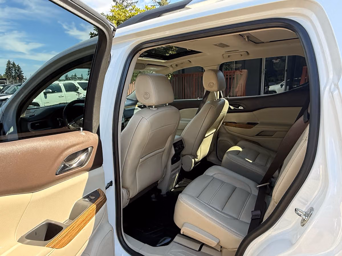 2017 GMC Acadia Denali Image 10