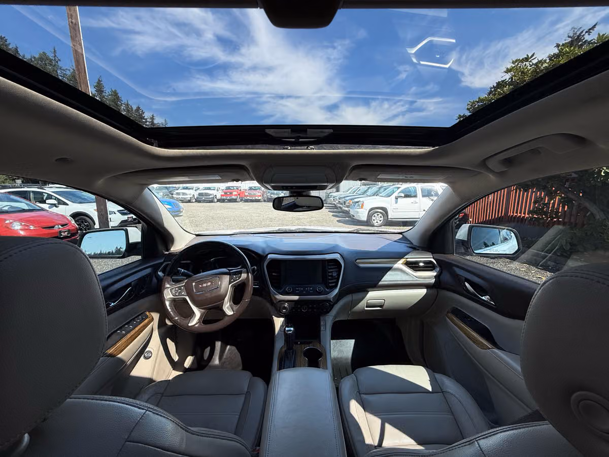 2017 GMC Acadia Denali Image 14