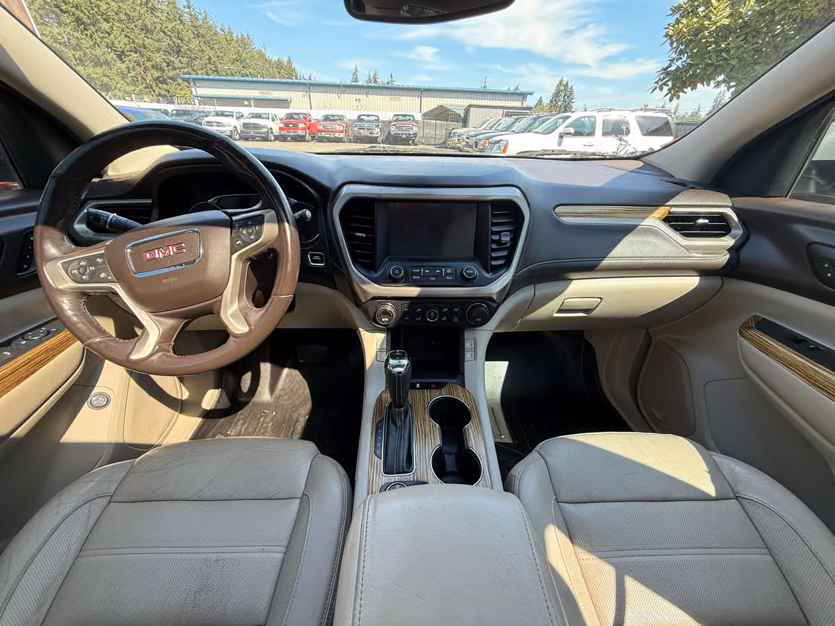 2017 GMC Acadia Denali Image 15