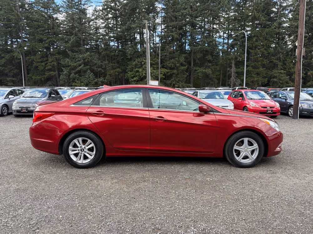 2013 Hyundai SONATA GLS Image 1