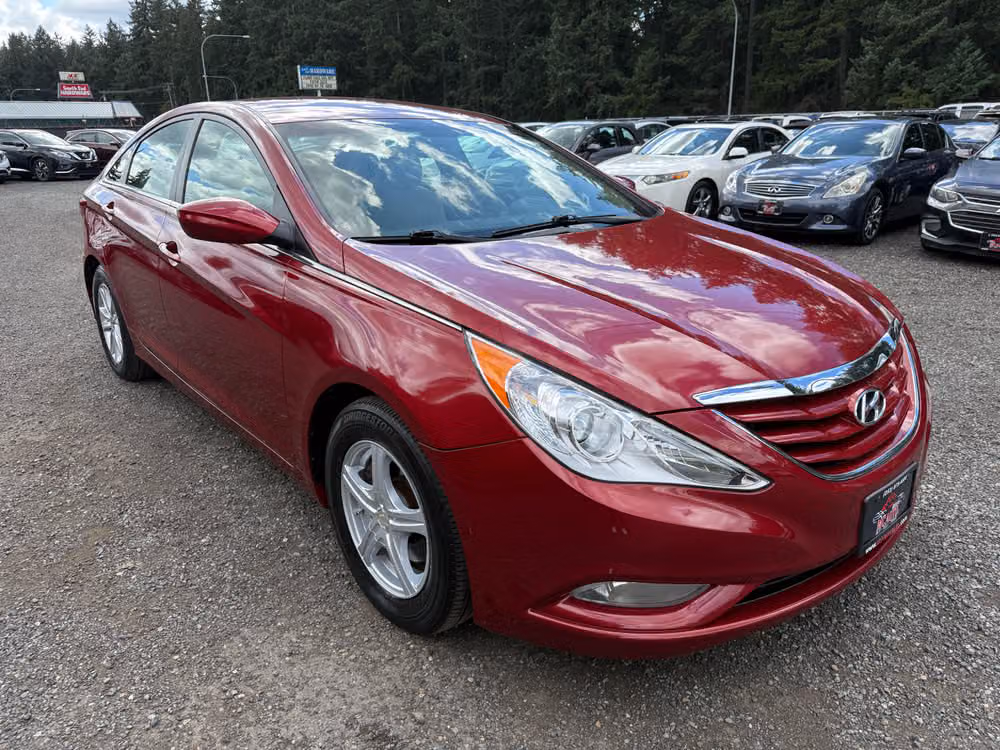 2013 Hyundai SONATA GLS Image 2