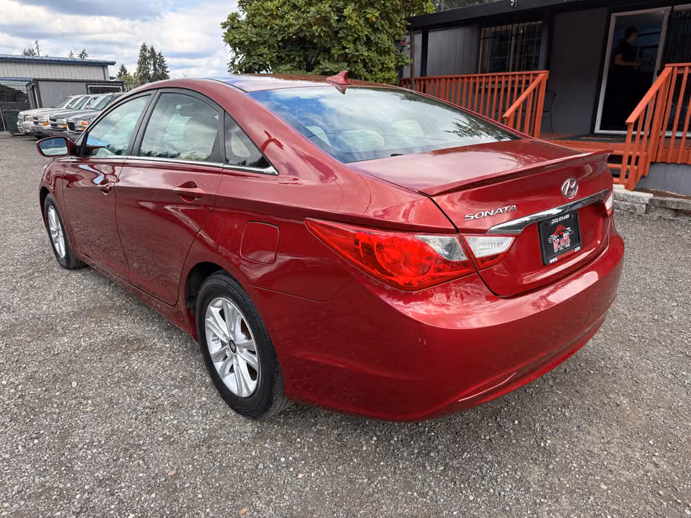 2013 Hyundai SONATA GLS Image 6