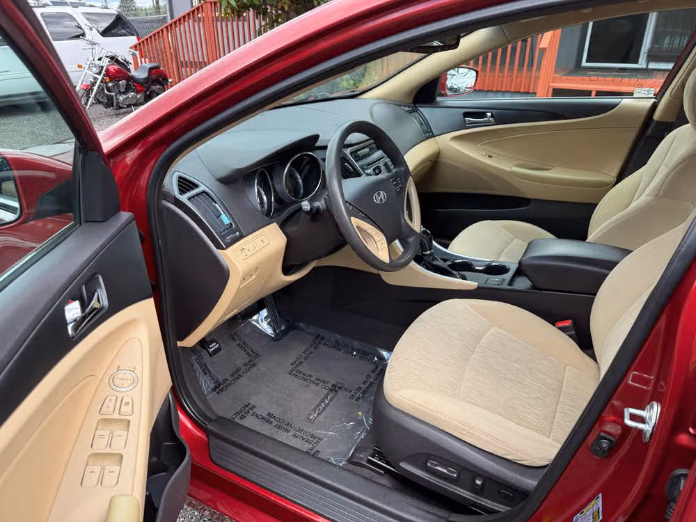 2013 Hyundai SONATA GLS Image 9