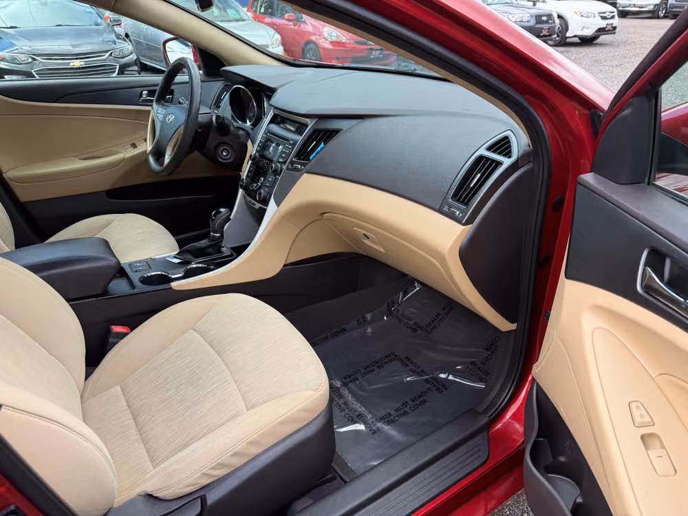 2013 Hyundai SONATA GLS Image 12