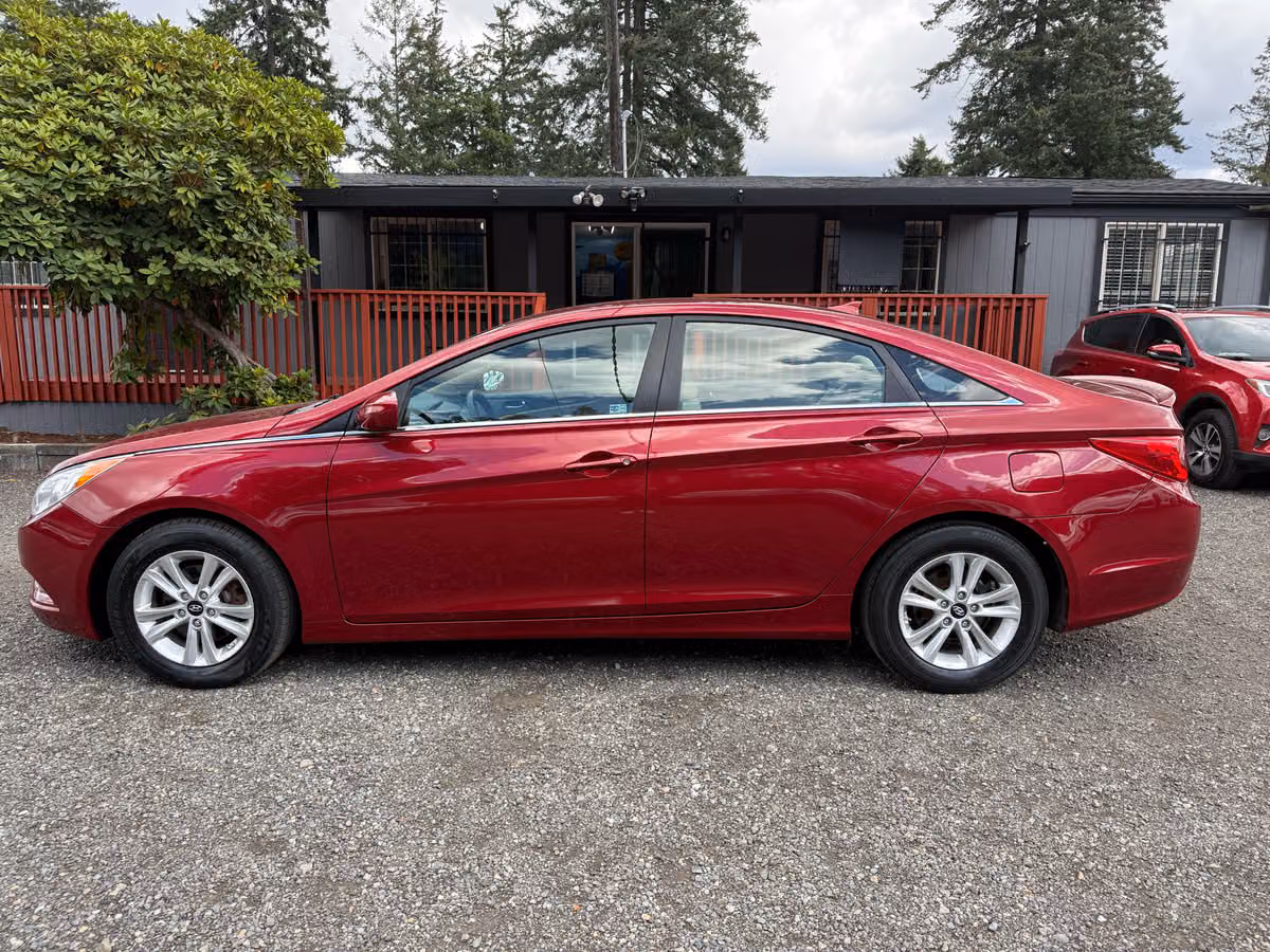 2013 Hyundai SONATA GLS Image 5