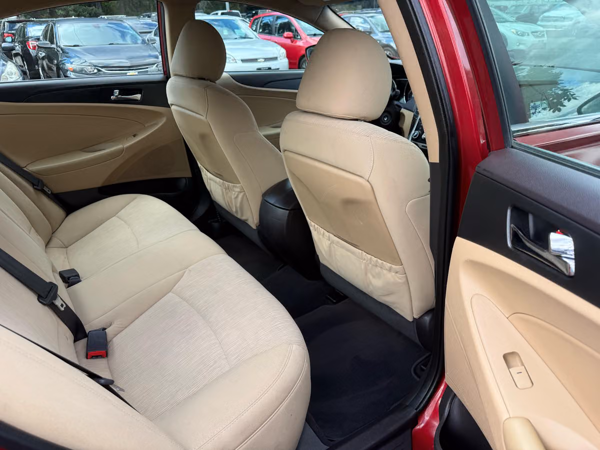2013 Hyundai SONATA GLS Image 11
