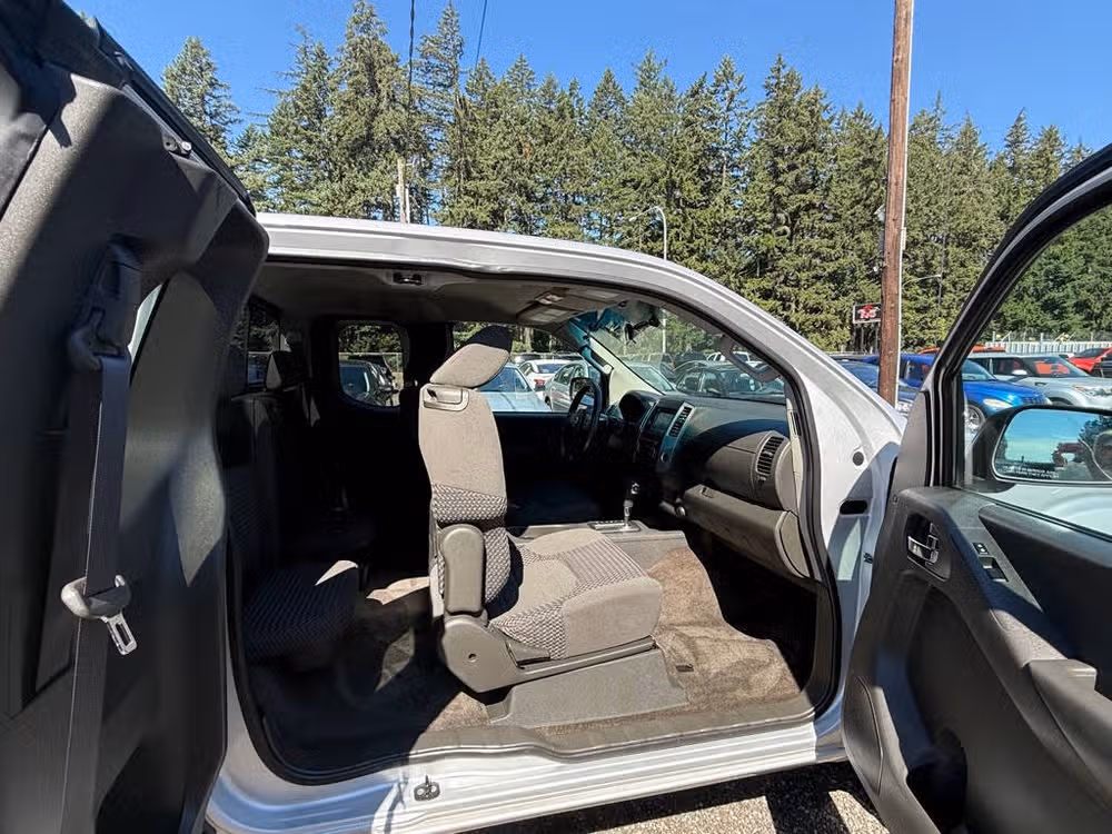 2012 Nissan Frontier S King Cab Image 10