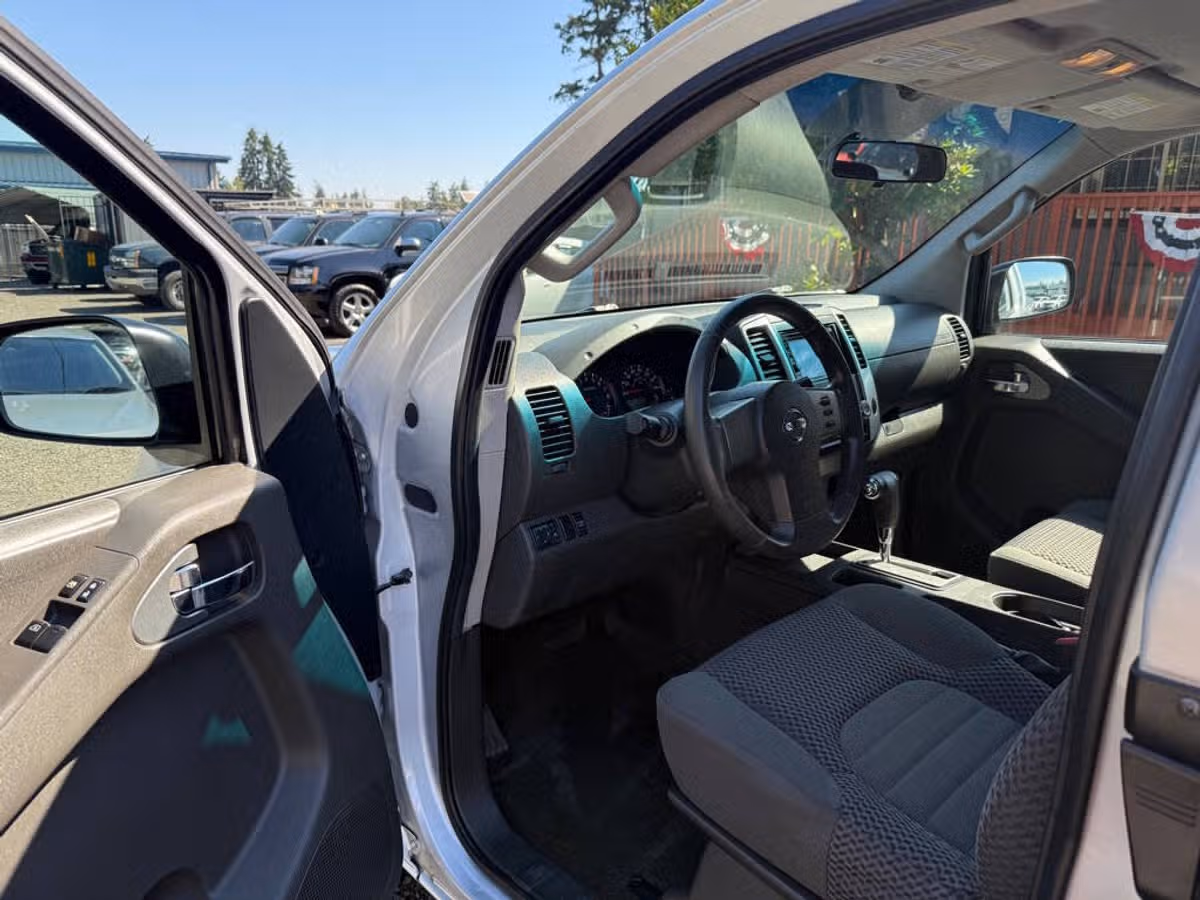 2012 Nissan Frontier S King Cab Image 8