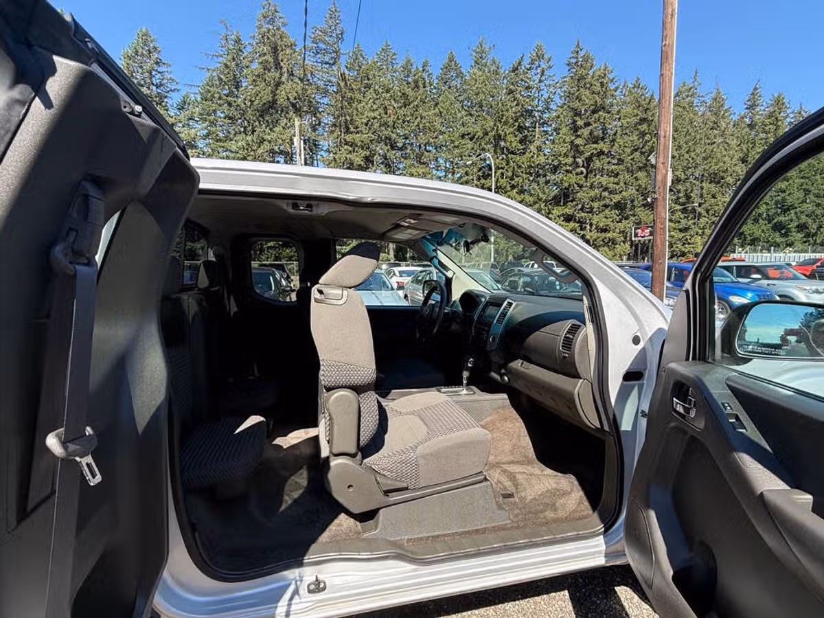 2012 Nissan Frontier S King Cab Image 10