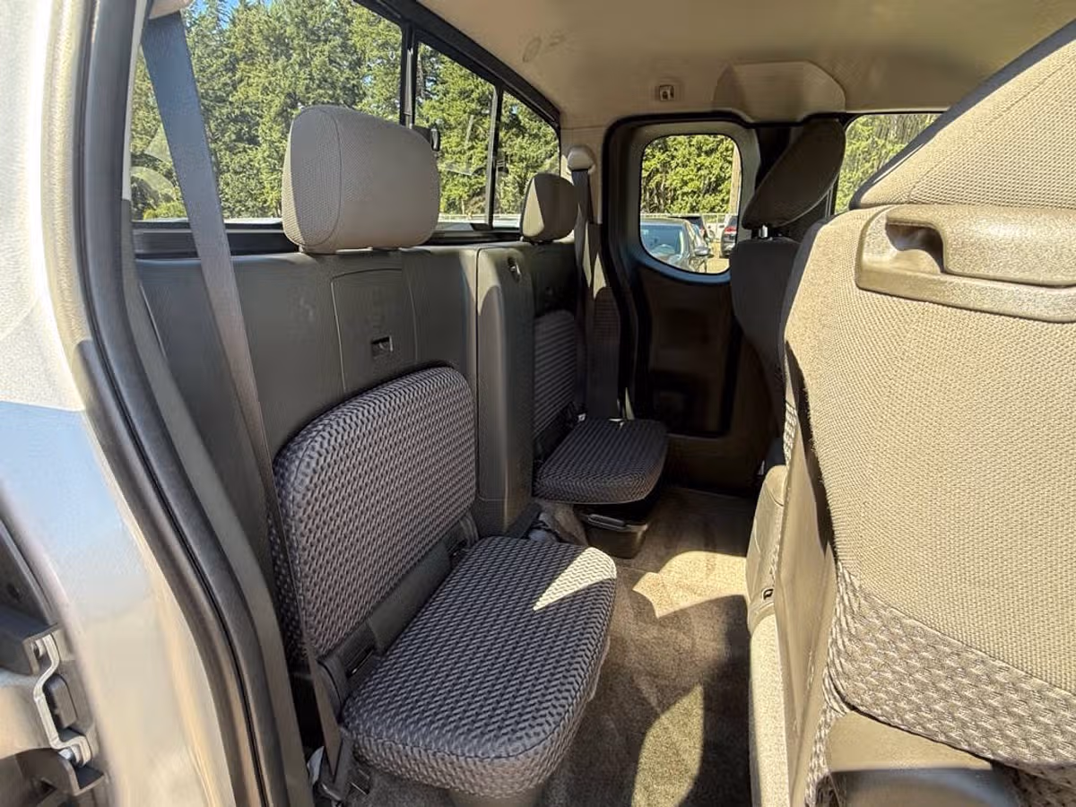 2012 Nissan Frontier S King Cab Image 11