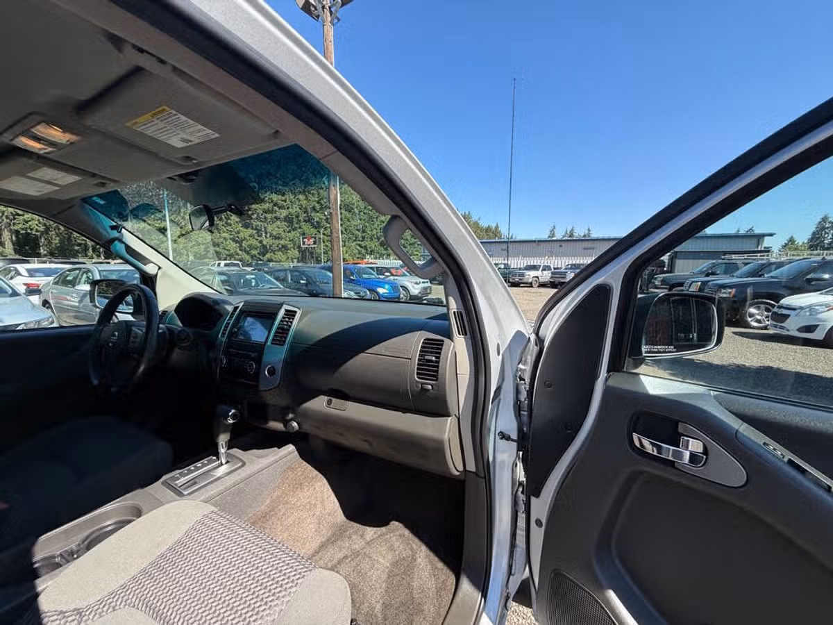 2012 Nissan Frontier S King Cab Image 12