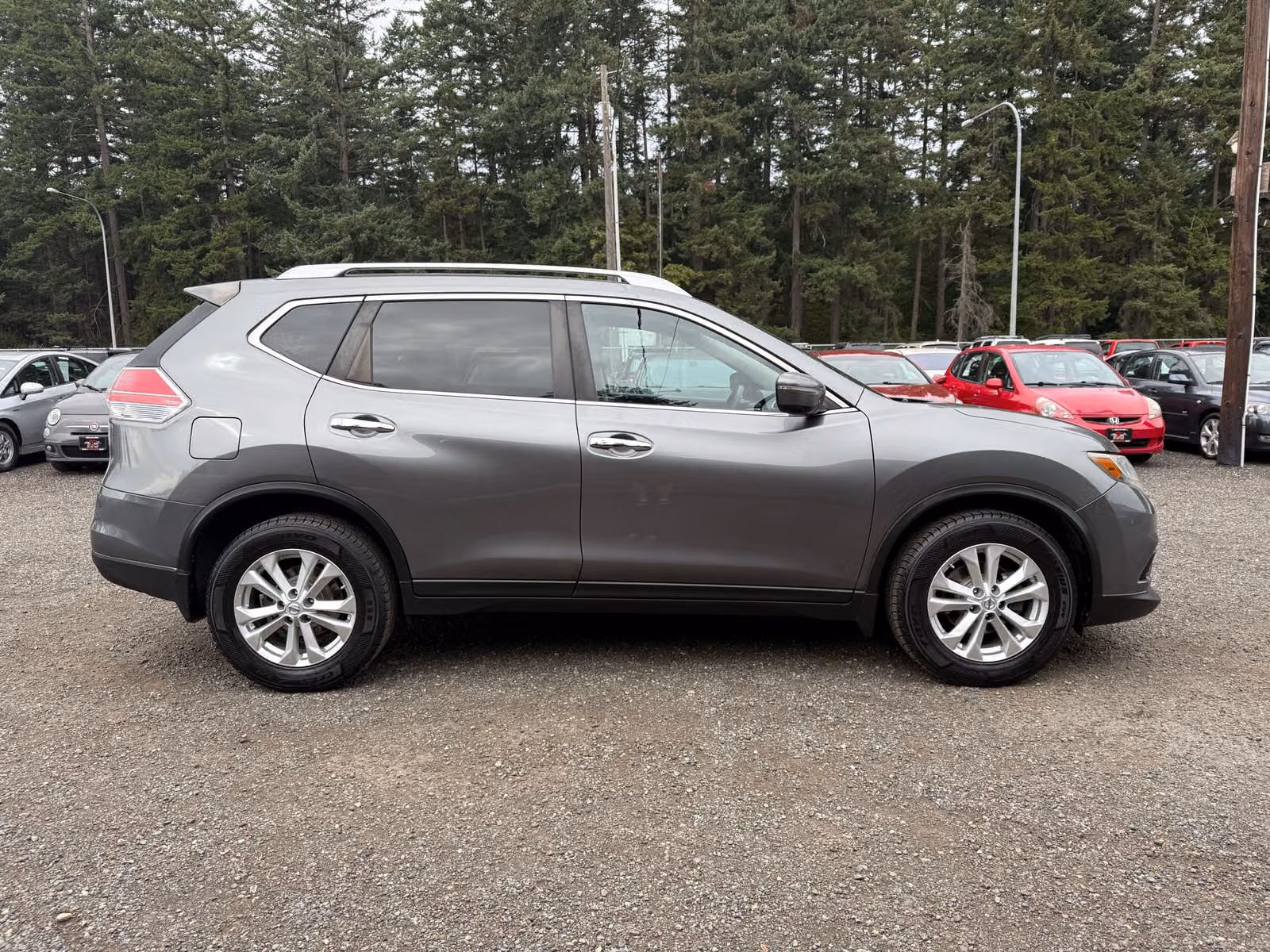 2015 Nissan Rogue SV Crossover Upper Image 1