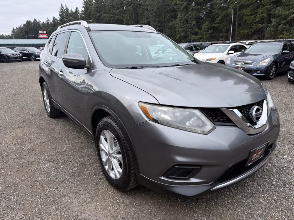 2015 Nissan Rogue SV Crossover Image 2