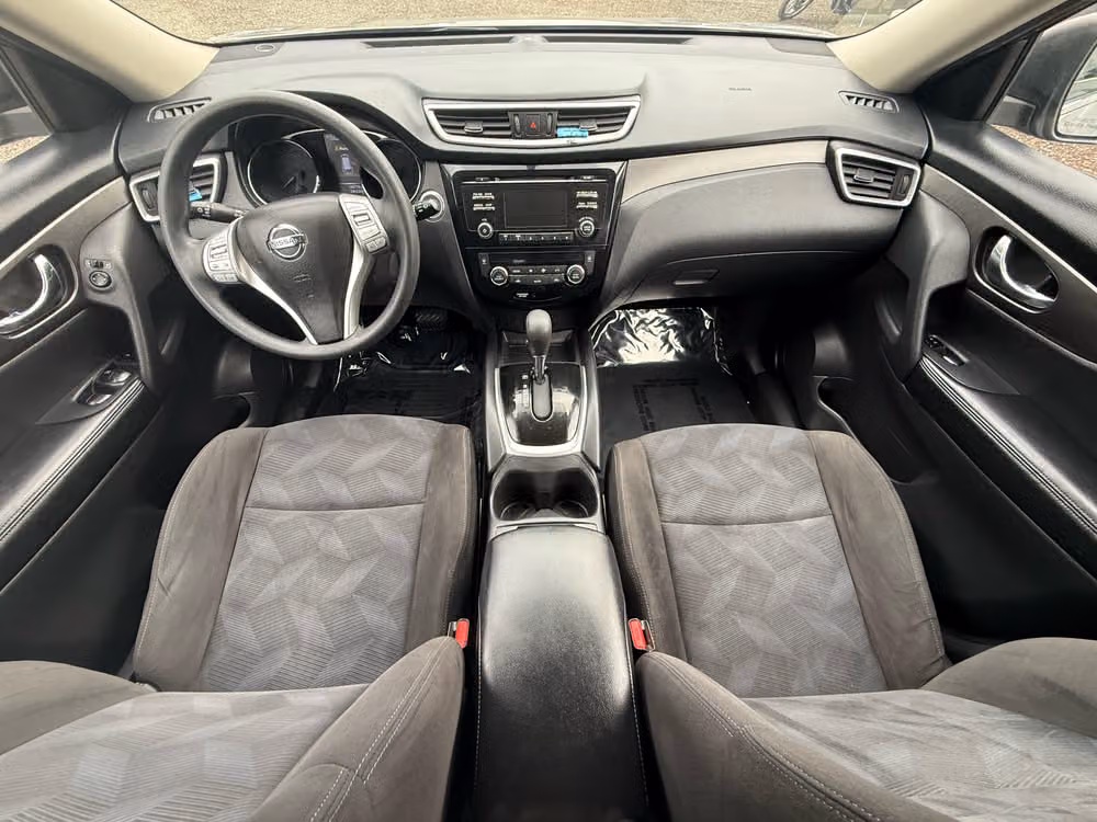 2015 Nissan Rogue SV Crossover Image 14