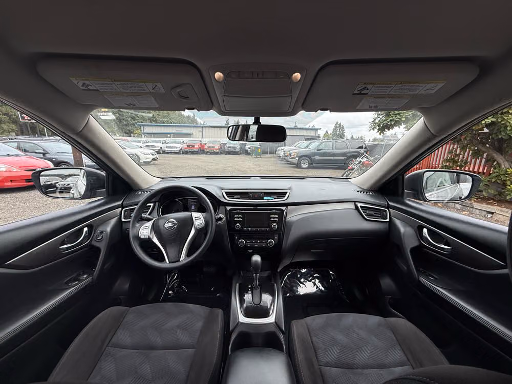 2015 Nissan Rogue SV Crossover Image 15