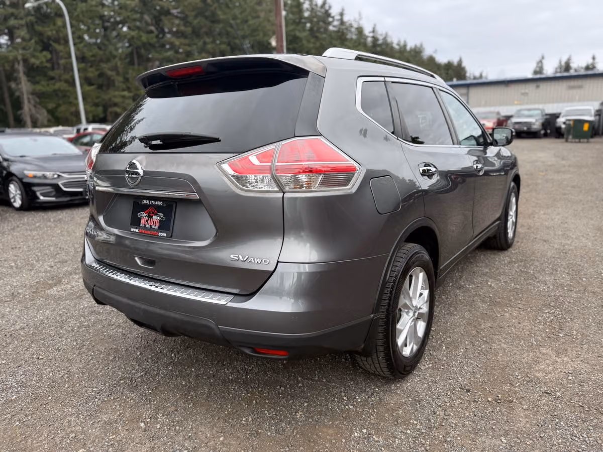 2015 Nissan Rogue SV Crossover Image 8