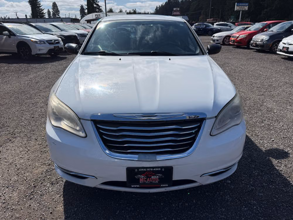 2011 Chrysler 200 Limited Lower Image 1