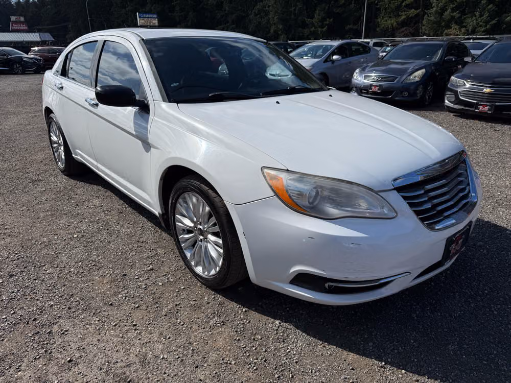 2011 Chrysler 200 Limited Image 2