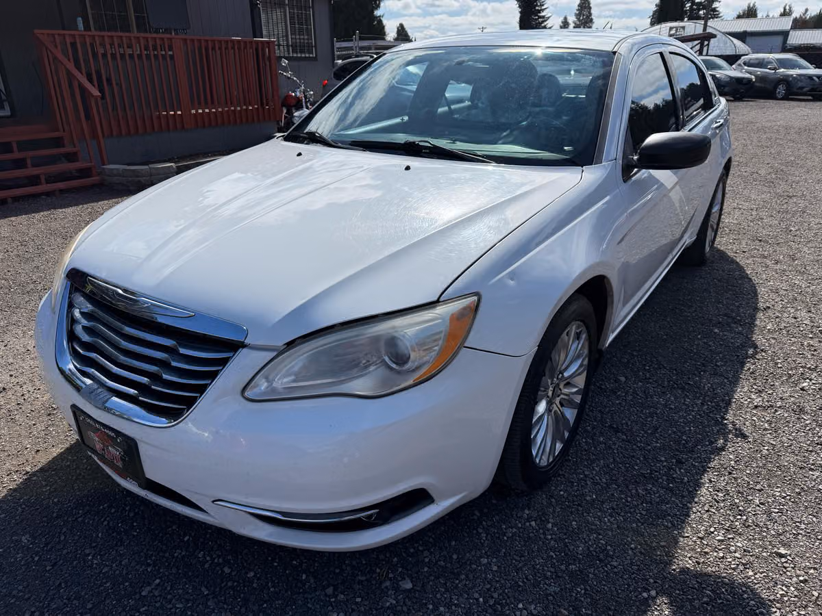 2011 Chrysler 200 Limited Image 4