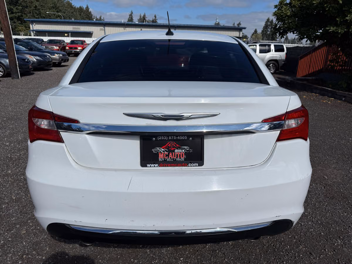 2011 Chrysler 200 Limited Image 7