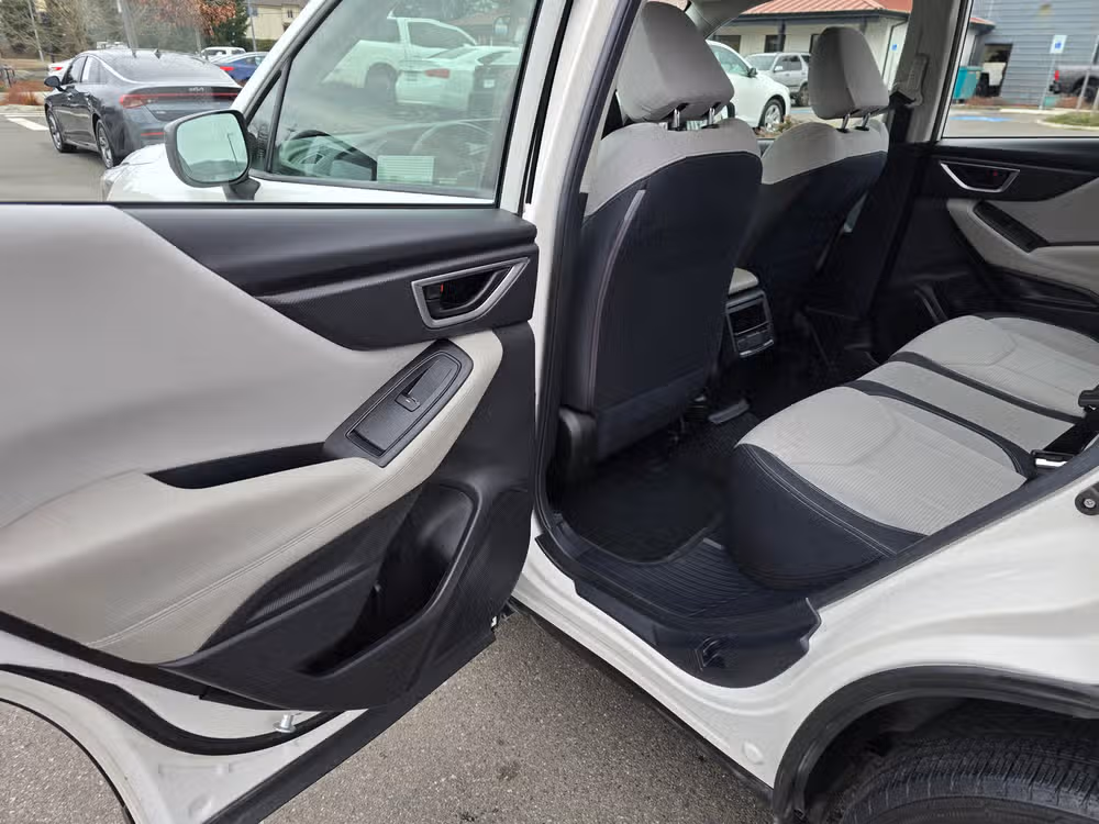 2021 Subaru Forester Base Image 26
