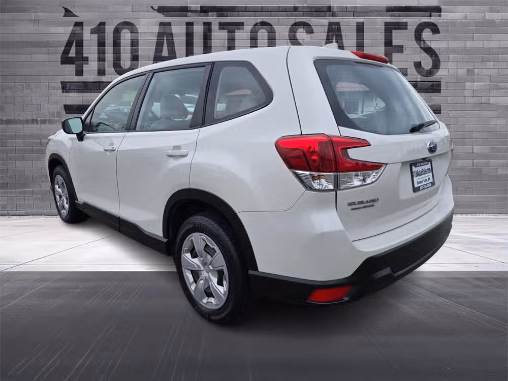 2021 Subaru Forester Base Image 8