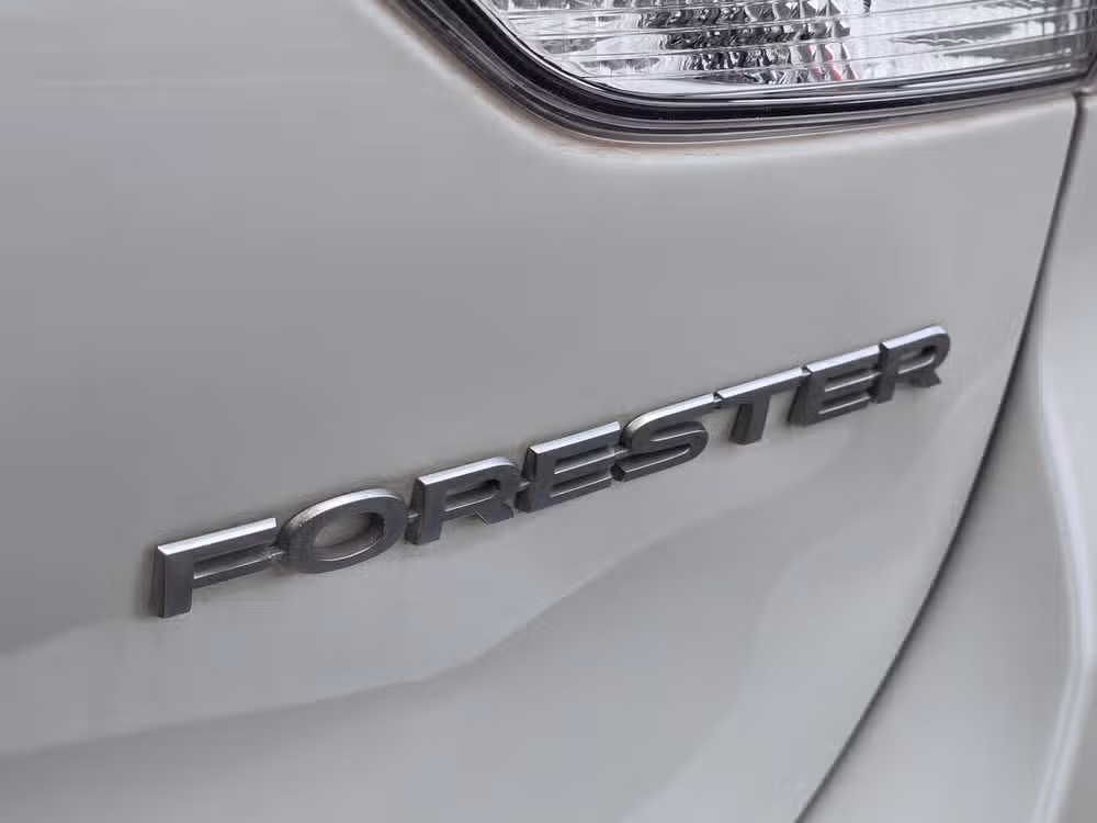 2021 Subaru Forester Base Image 10