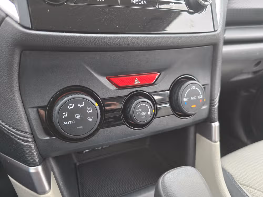 2021 Subaru Forester Base Image 17