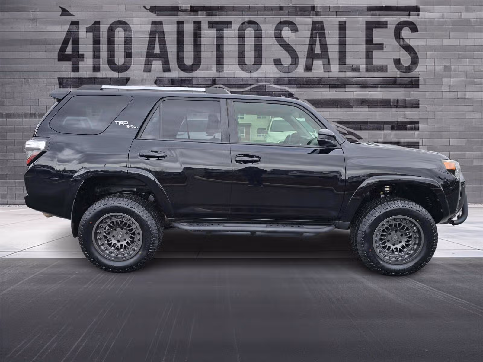 2018 Toyota 4Runner TRD Off-Road Upper Image 2