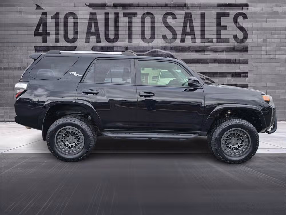 2018 Toyota 4Runner TRD Off-Road Image 2