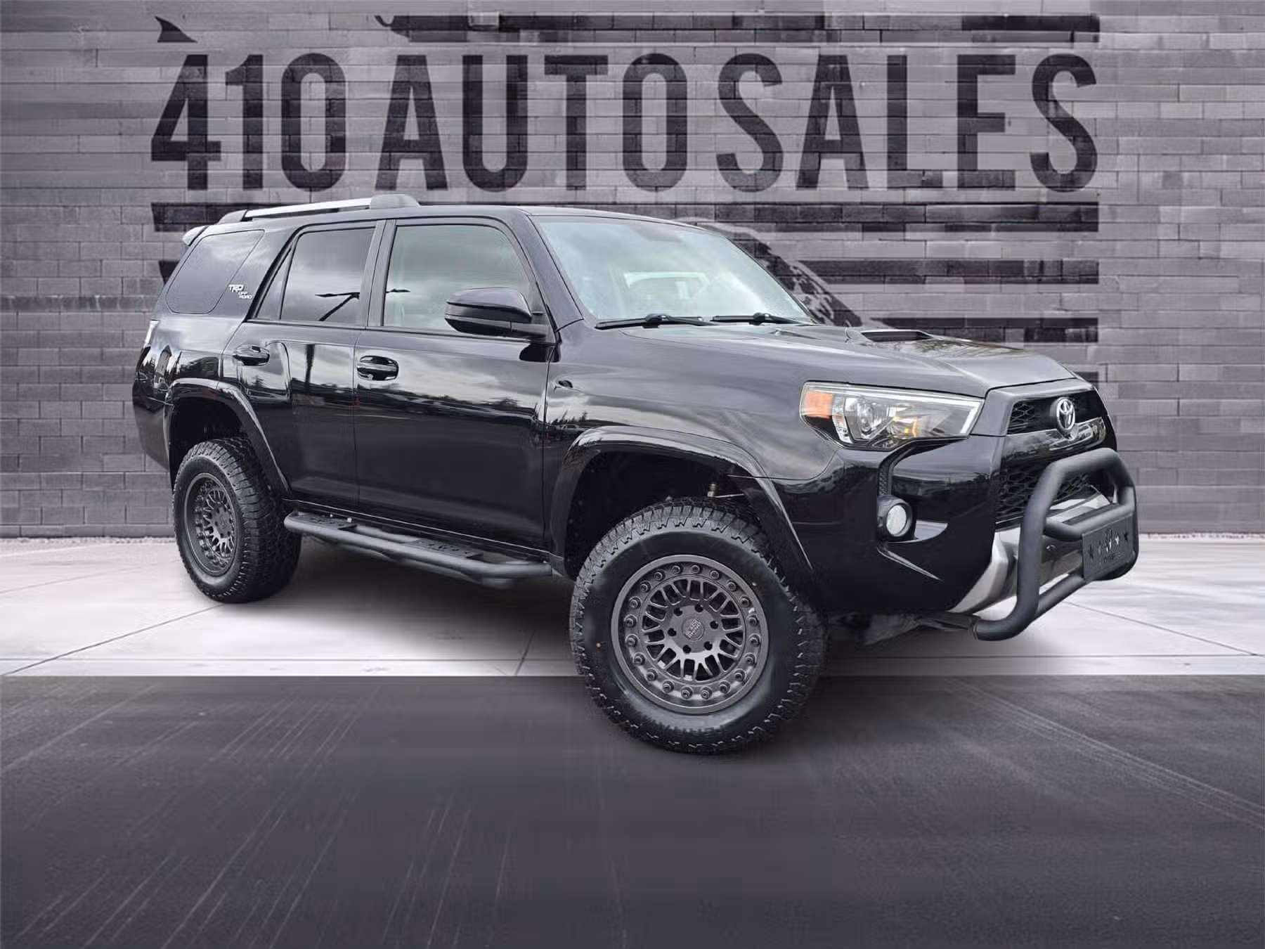 2018 Toyota 4Runner TRD Off-Road Image 1