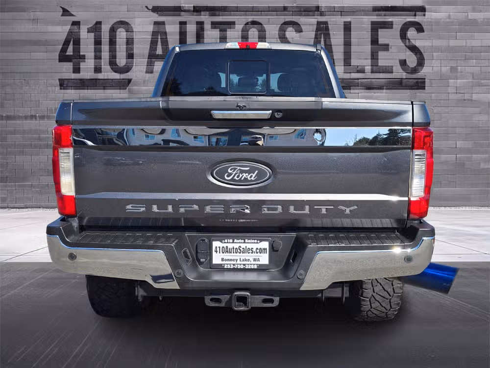 2017 Ford F-350 Super Duty Lariat Lower Image 2