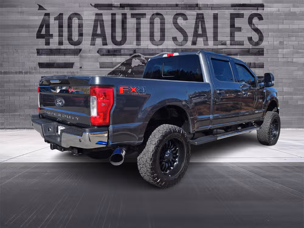 2017 Ford F-350 Super Duty Lariat Image 3