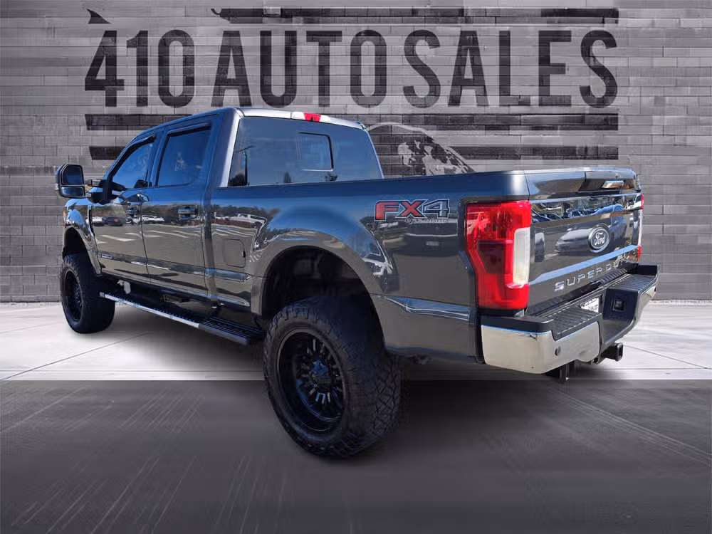 2017 Ford F-350 Super Duty Lariat Image 8