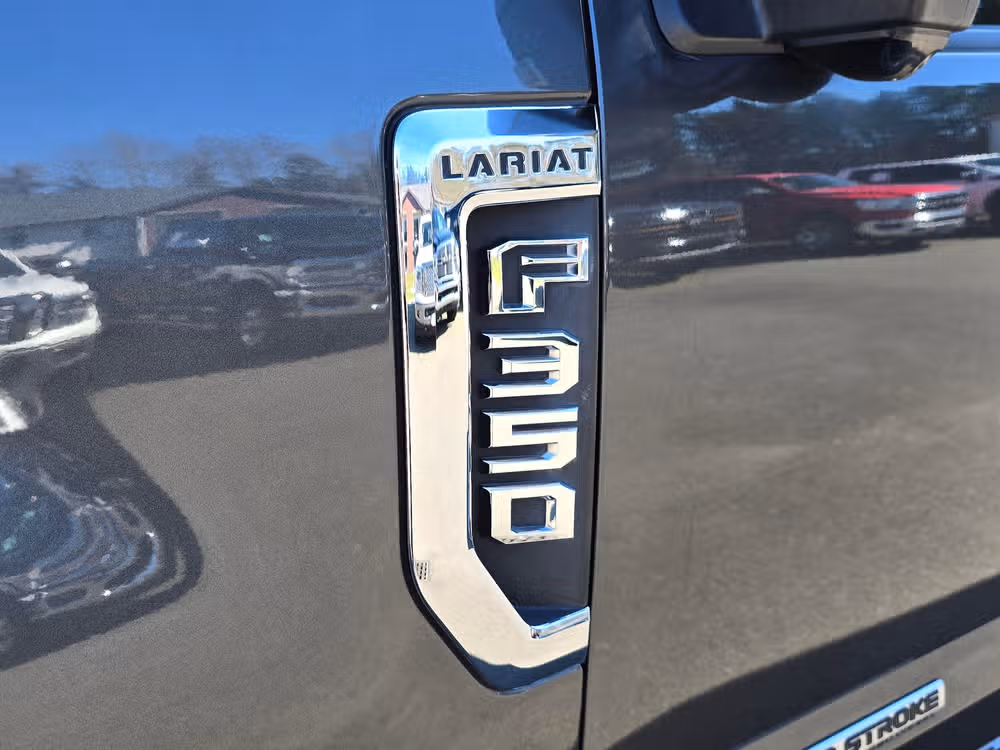 2017 Ford F-350 Super Duty Lariat Image 11