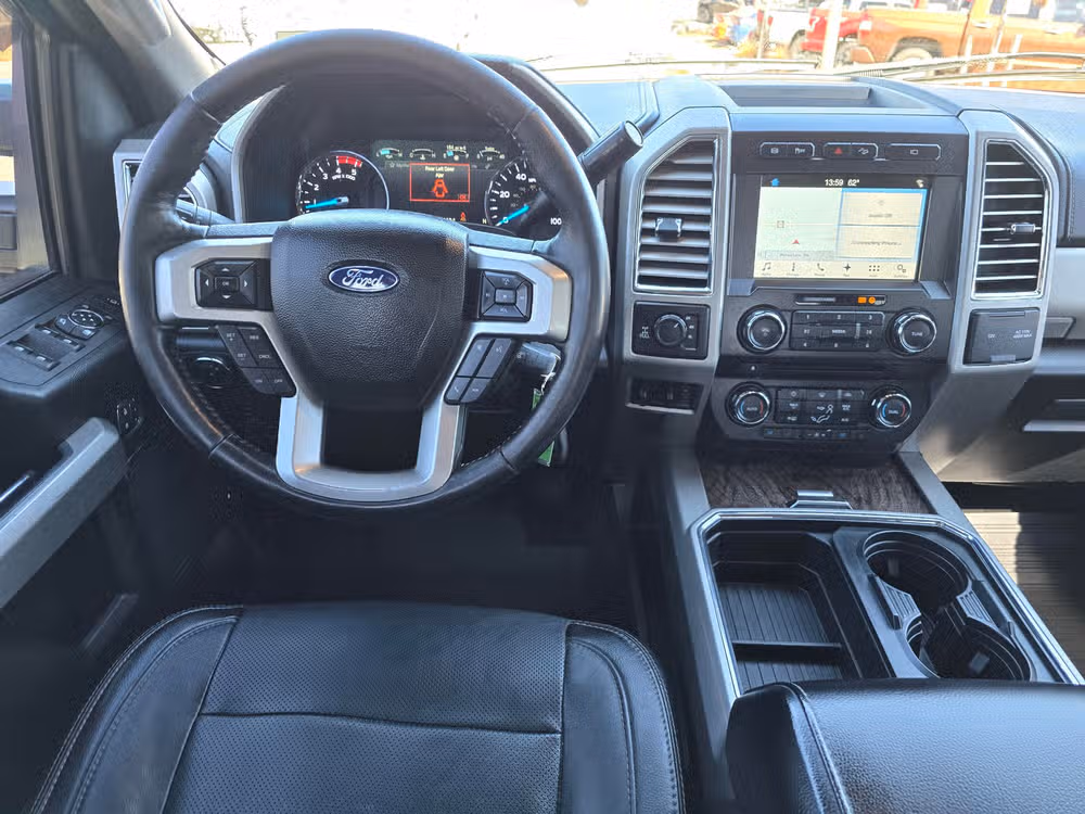 2017 Ford F-350 Super Duty Lariat Image 16