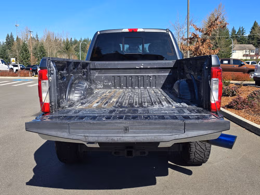 2017 Ford F-350 Super Duty Lariat Image 9