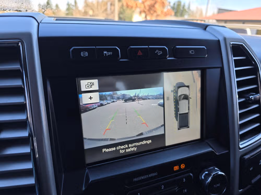 2017 Ford F-350 Super Duty Lariat Image 19