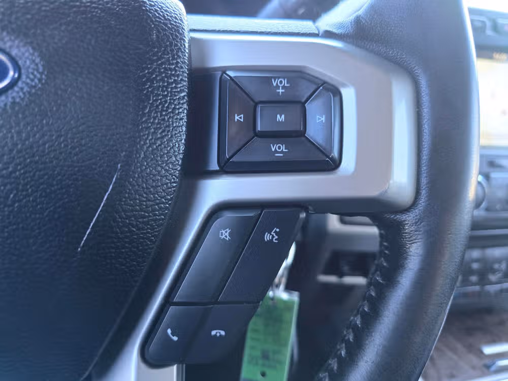 2017 Ford F-350 Super Duty Lariat Image 25