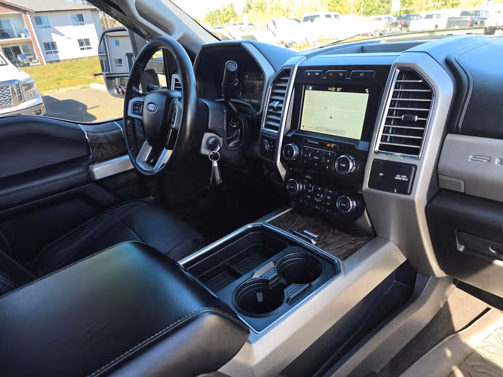 2017 Ford F-350 Super Duty Lariat Image 35