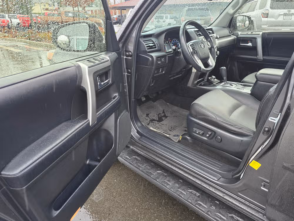 2017 Toyota 4Runner SR5 Premium Image 27
