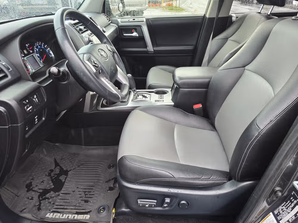 2017 Toyota 4Runner SR5 Premium Image 30