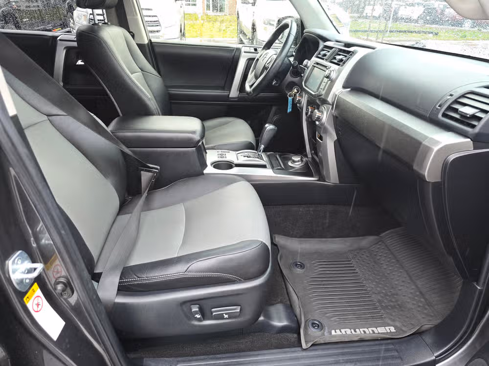 2017 Toyota 4Runner SR5 Premium Image 34