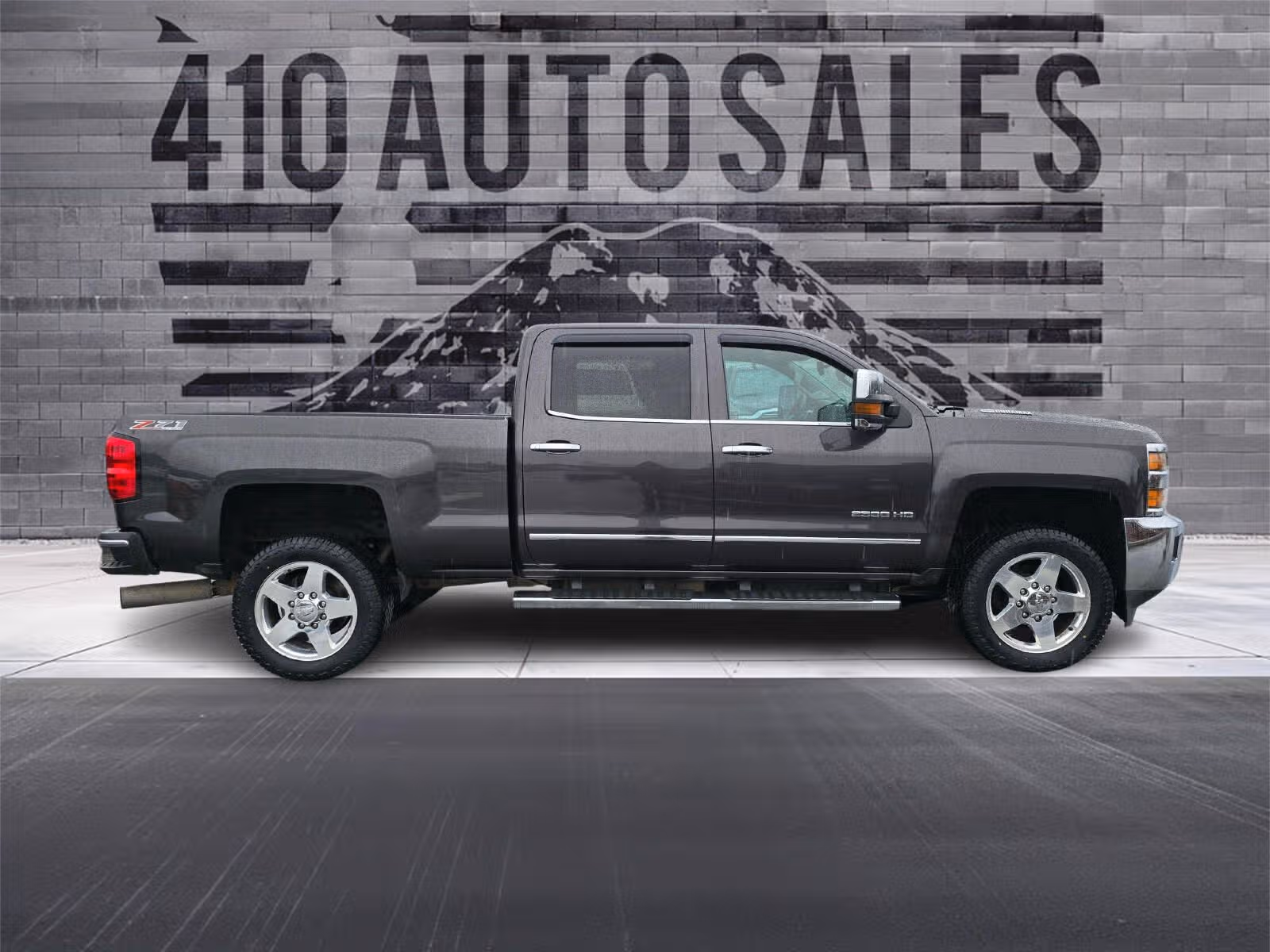 2015 Chevrolet Silverado 2500HD LTZ Crew Cab Upper Image 2