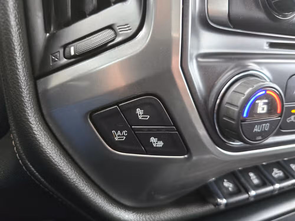 2015 Chevrolet Silverado 2500HD LTZ Crew Cab Image 21