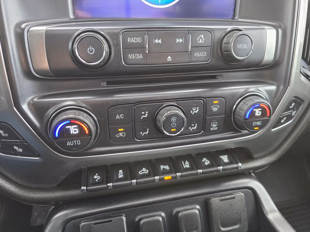 2015 Chevrolet Silverado 2500HD LTZ Crew Cab Image 23